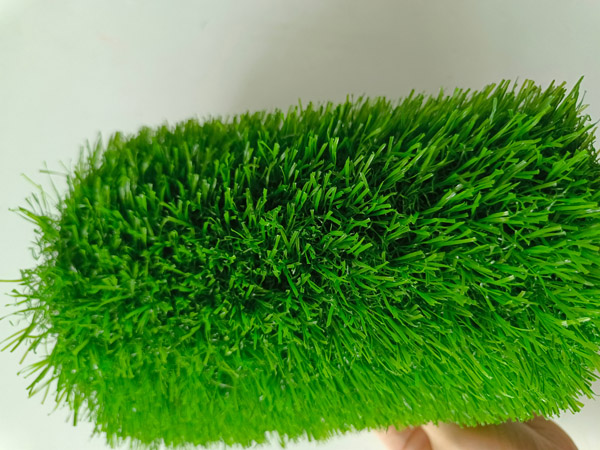 Высококачественная дешевая цена, устойчивая к ультрафиолетовому излучению, квадратная синтетическая искусственная газонная трава для ландшафтного дизайна

